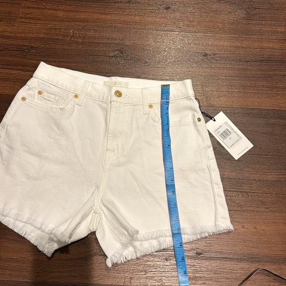 7 for All Mankind NWT White Denim Shorts with fringes Hem. - Picture 13 of 14